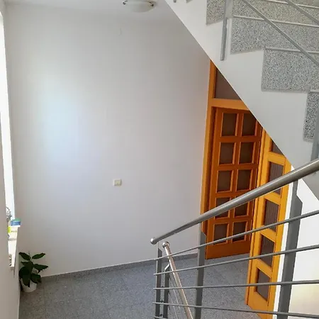 Apartment Bagi & *
